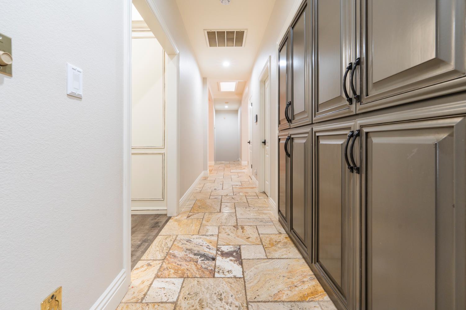 585 E Chesapeake Cir, Fresno, CA 93730