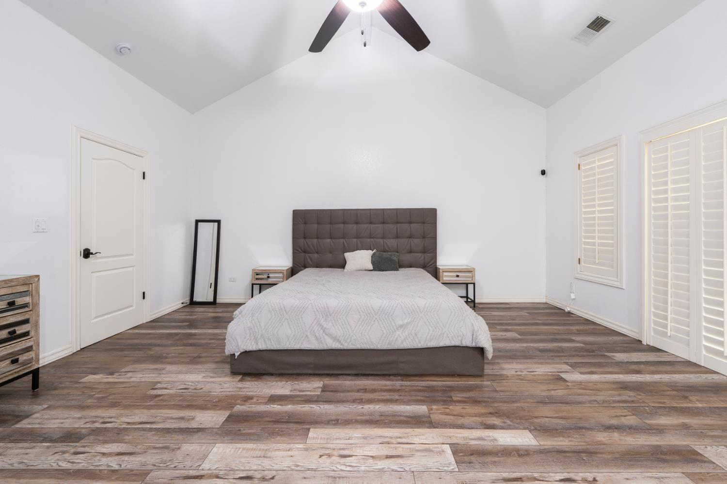 585 E Chesapeake Cir, Fresno, CA 93730