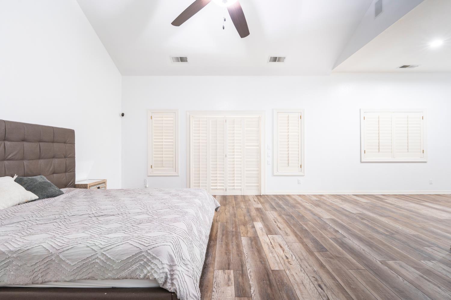 585 E Chesapeake Cir, Fresno, CA 93730