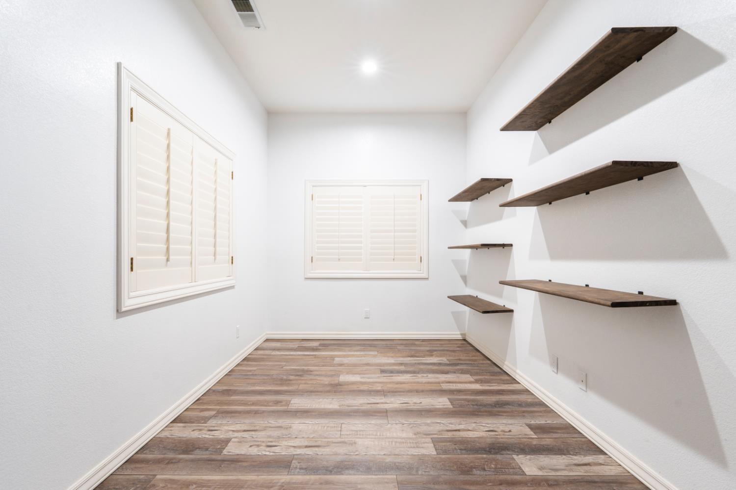 585 E Chesapeake Cir, Fresno, CA 93730