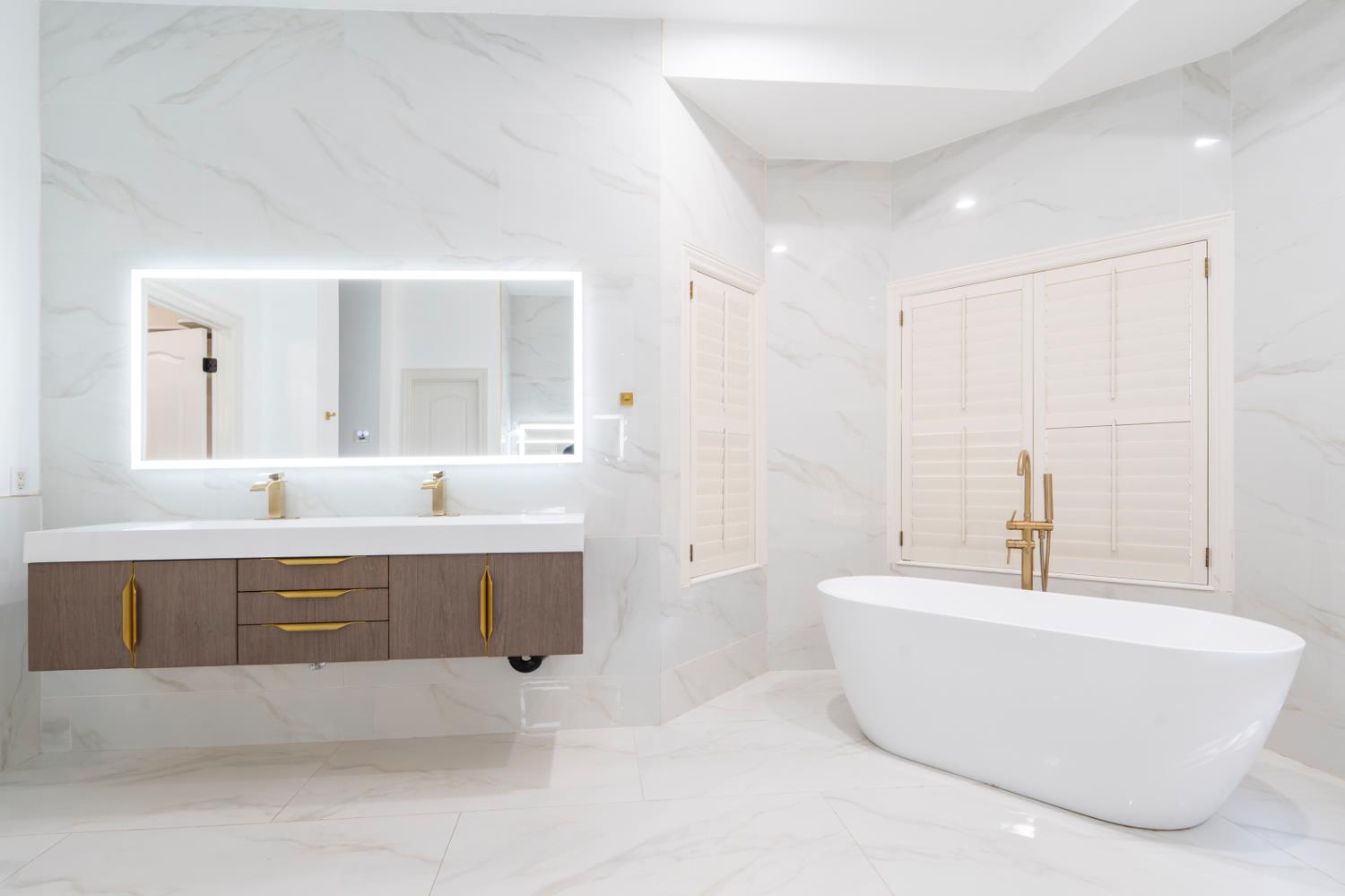 585 E Chesapeake Cir, Fresno, CA 93730