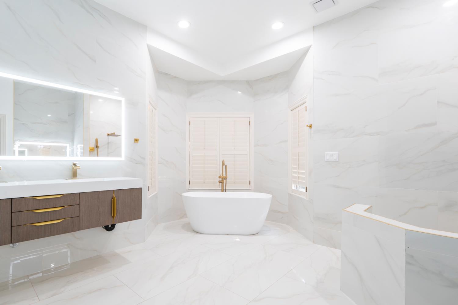 585 E Chesapeake Cir, Fresno, CA 93730