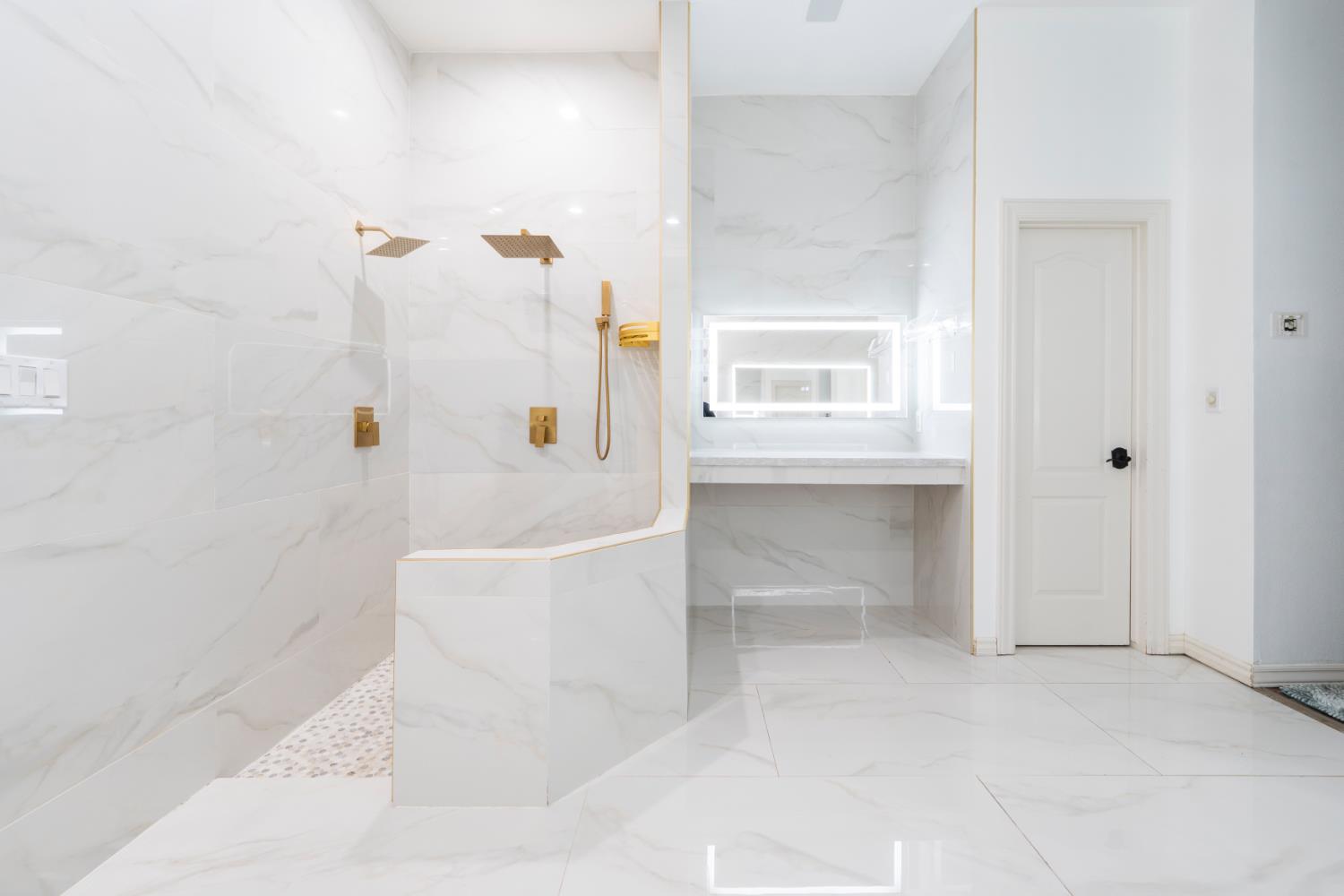 585 E Chesapeake Cir, Fresno, CA 93730