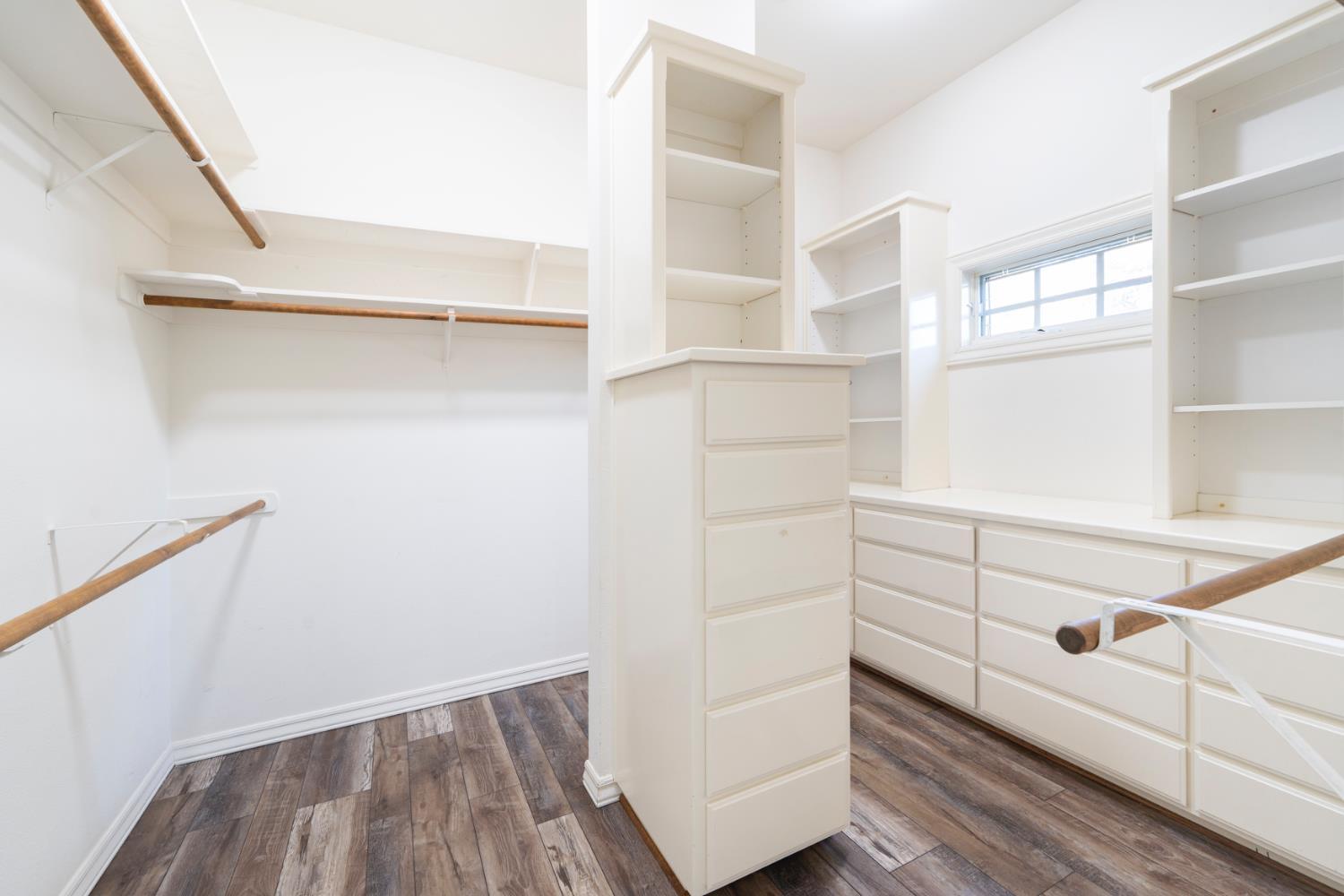 585 E Chesapeake Cir, Fresno, CA 93730