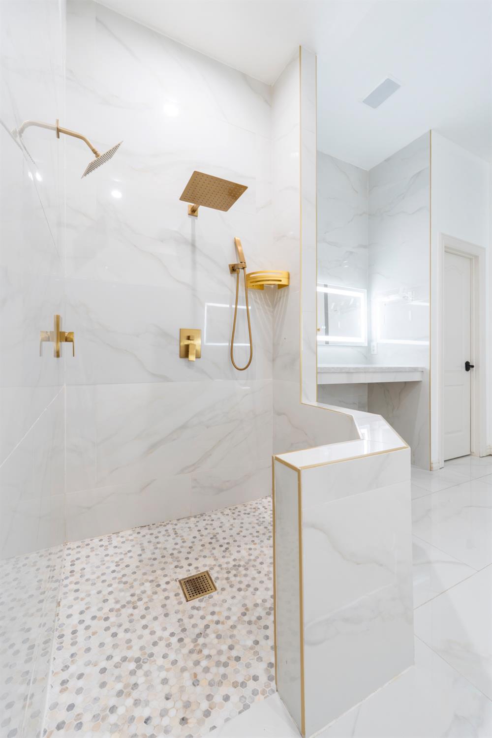 585 E Chesapeake Cir, Fresno, CA 93730