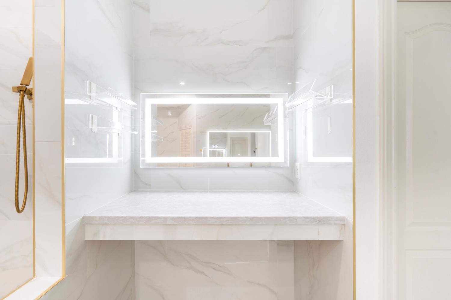 585 E Chesapeake Cir, Fresno, CA 93730