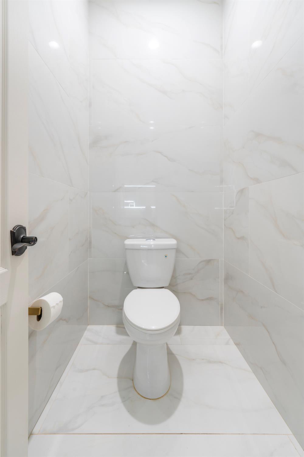 585 E Chesapeake Cir, Fresno, CA 93730