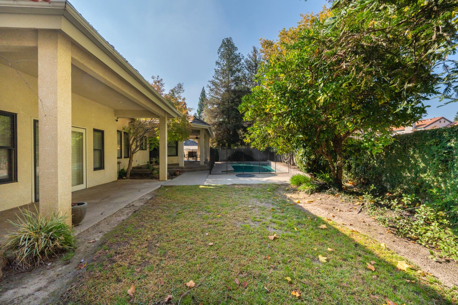 585 E Chesapeake Cir, Fresno, CA 93730