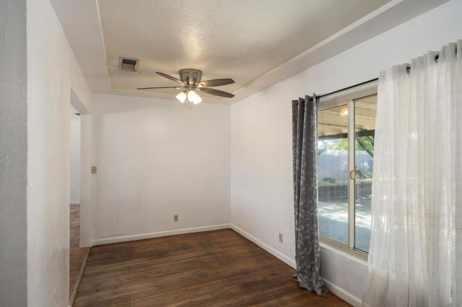 1017 W Vassar Ave, Fresno, CA 93705