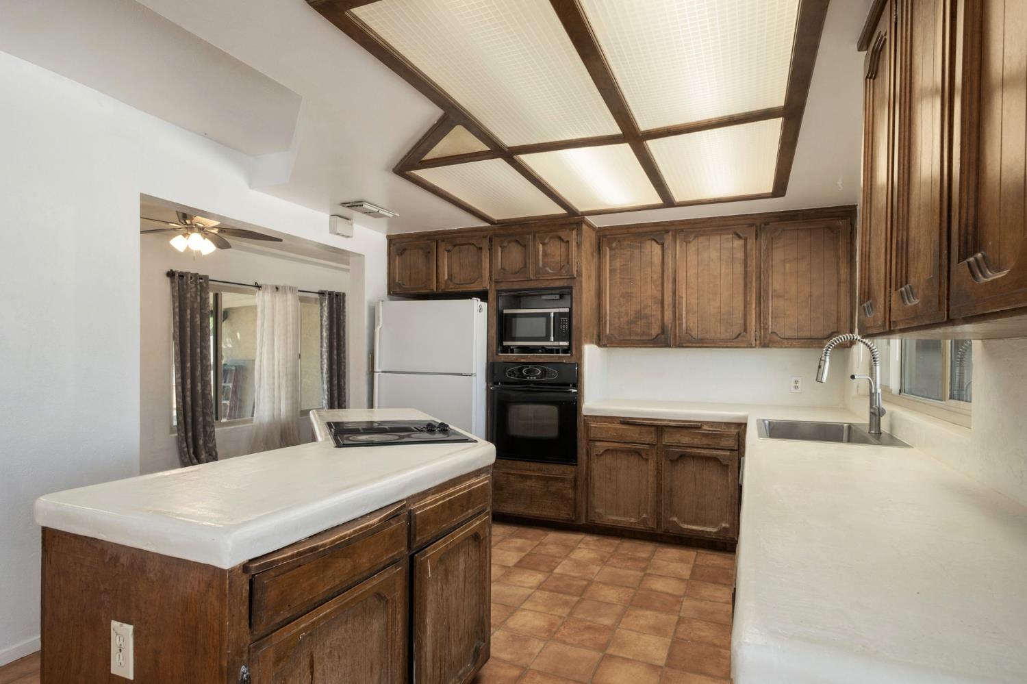 1017 W Vassar Ave, Fresno, CA 93705