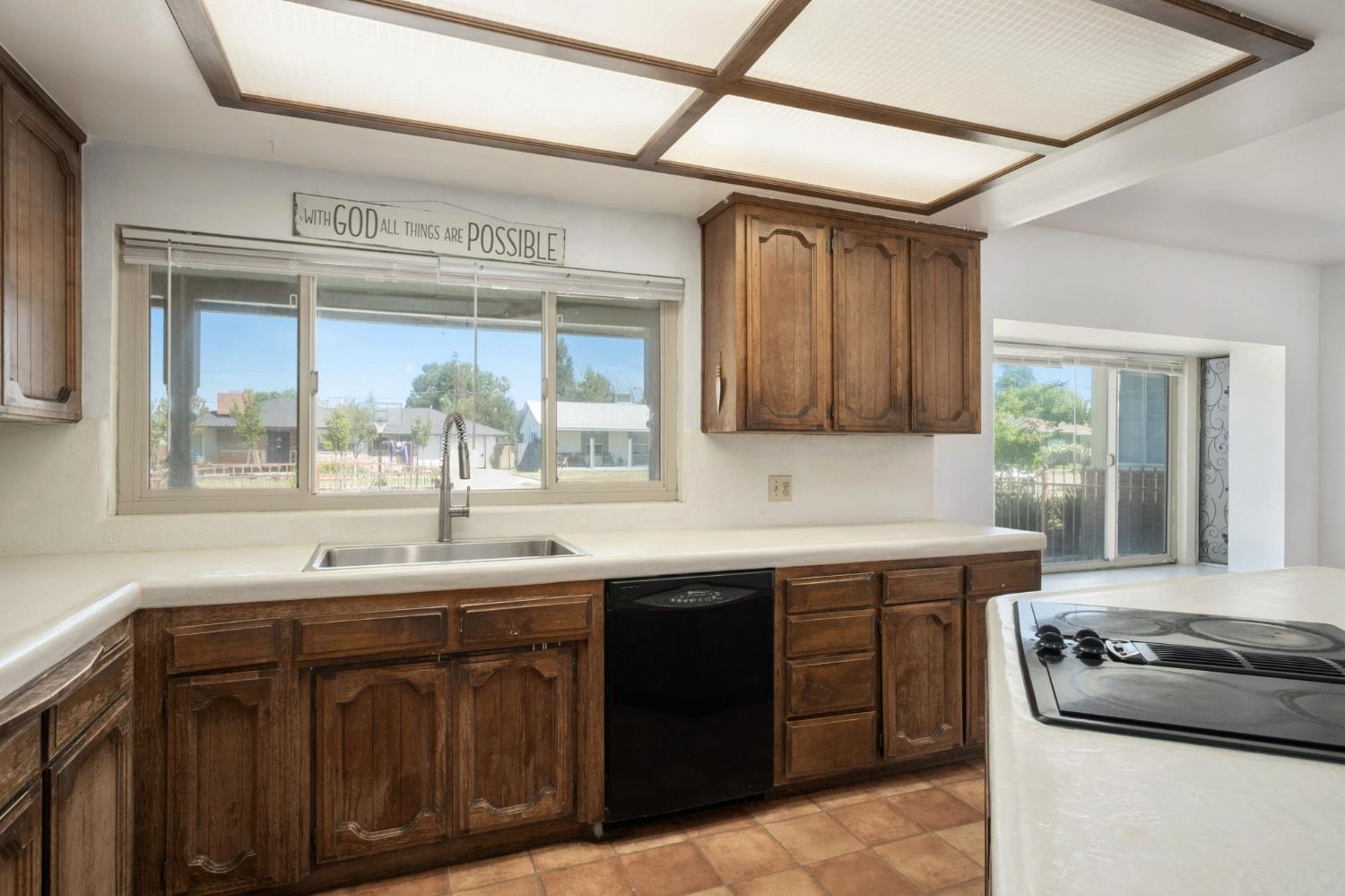 1017 W Vassar Ave, Fresno, CA 93705