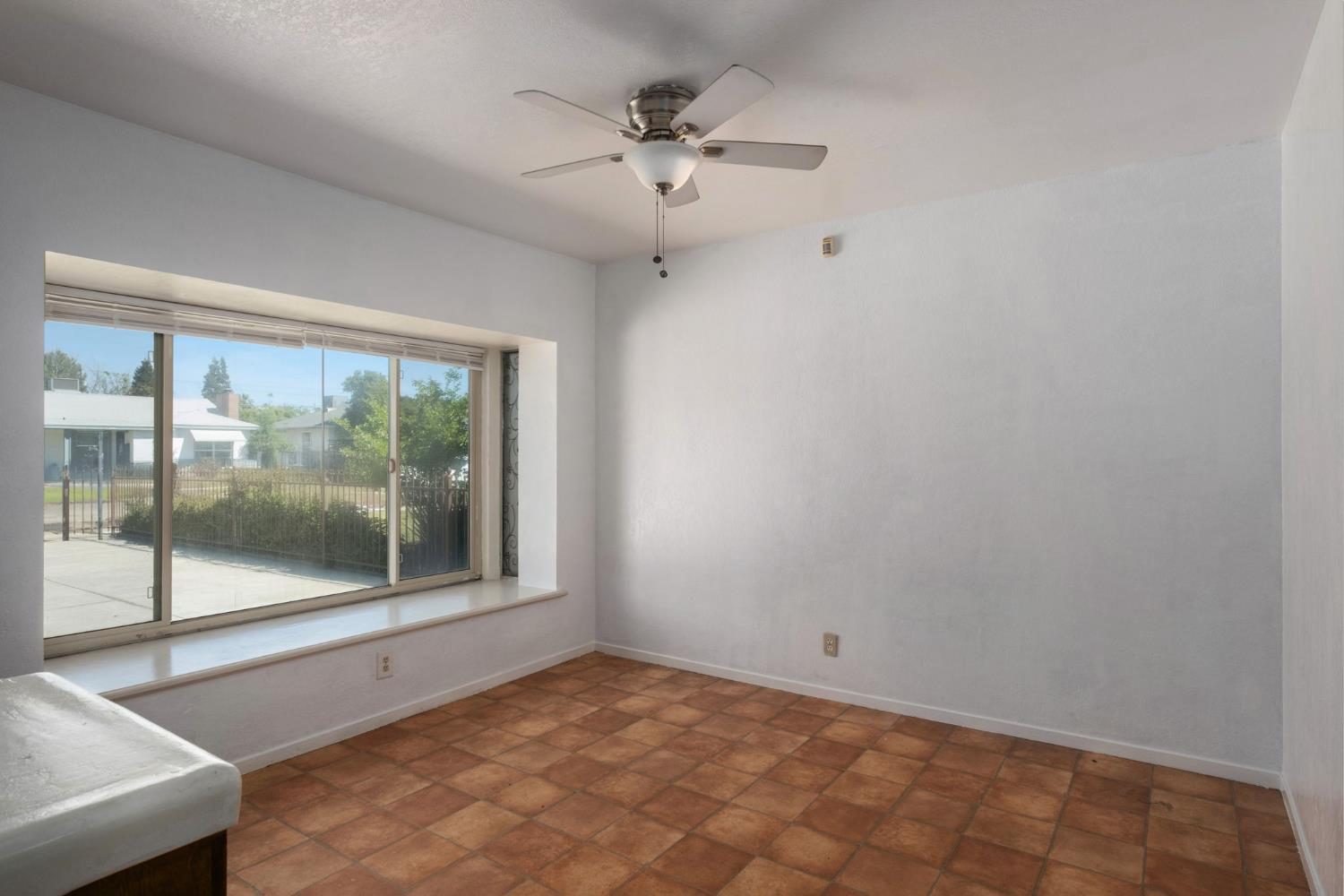 1017 W Vassar Ave, Fresno, CA 93705