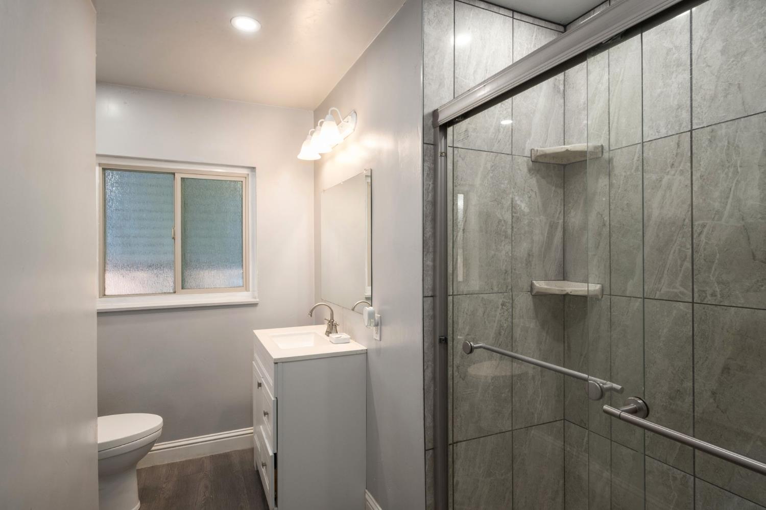 1017 W Vassar Ave, Fresno, CA 93705