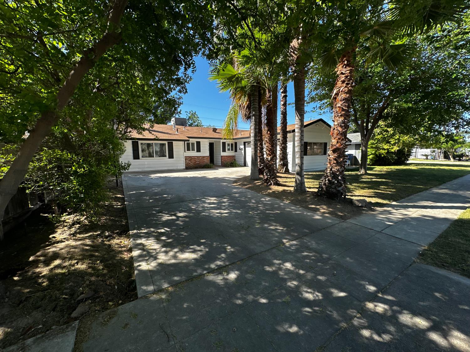 4104 E Ashlan Ave, Fresno, CA 93726