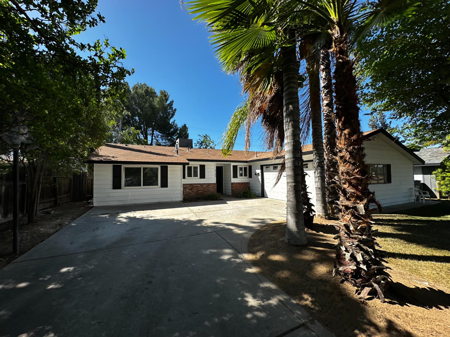 4104 E Ashlan Ave, Fresno, CA 93726