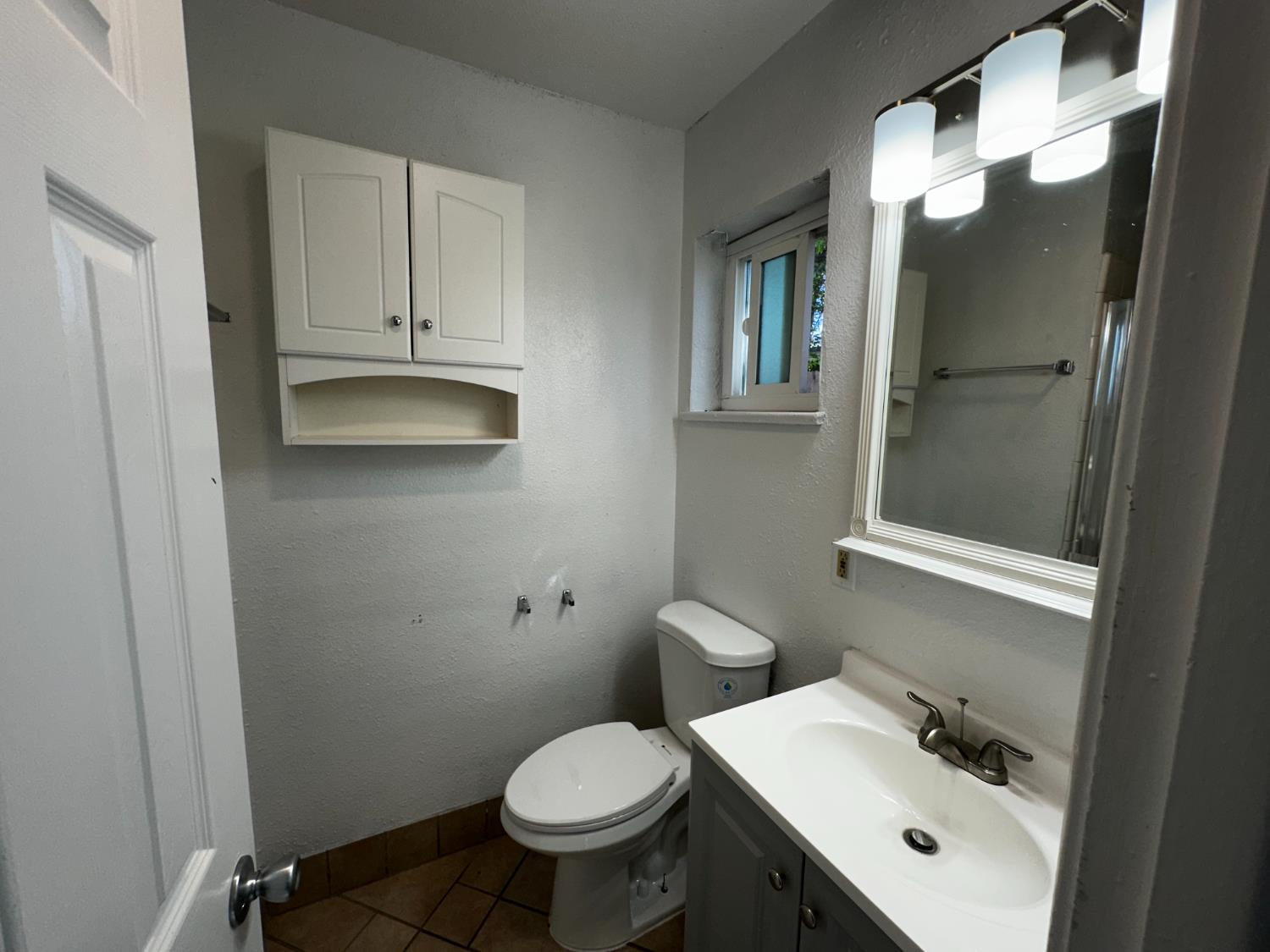 4104 E Ashlan Ave, Fresno, CA 93726