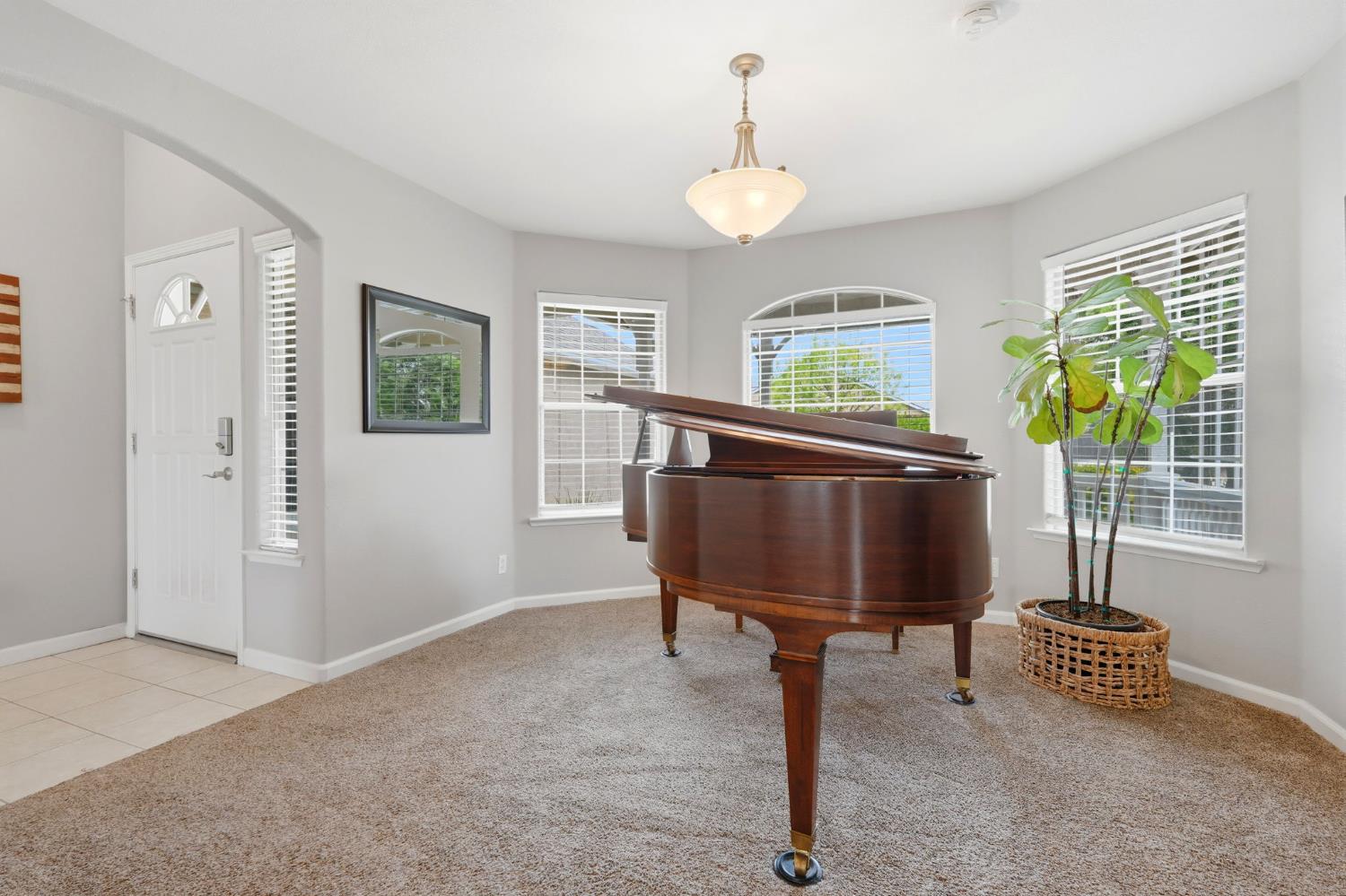 1155 W Julia Way, Hanford, CA 93230