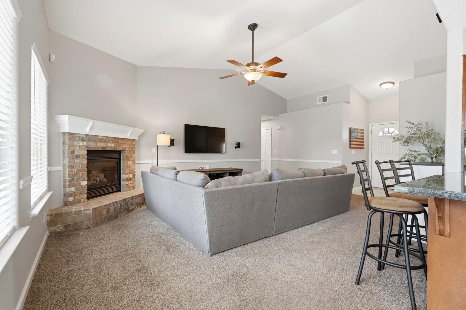 1155 W Julia Way, Hanford, CA 93230