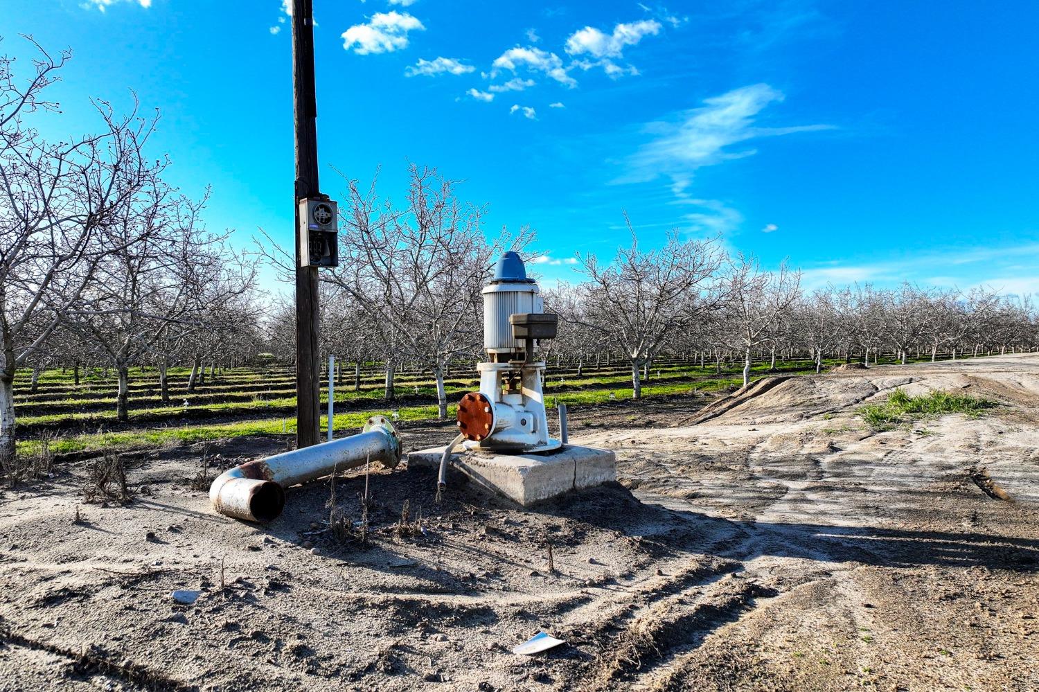 3012 N Oakmore St, Tulare, CA 93274