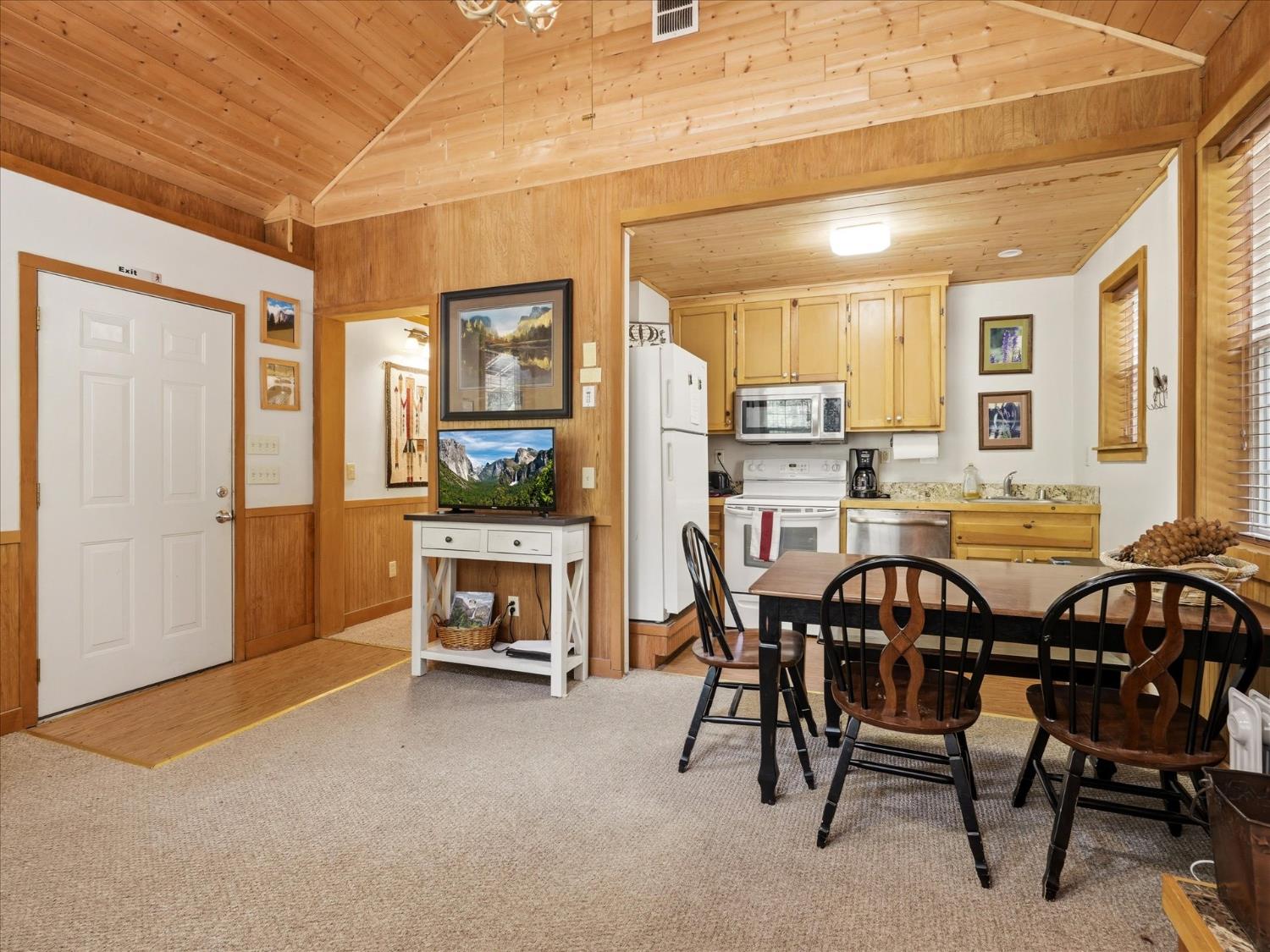 7739 Black Pine, Fish Camp, CA 93623