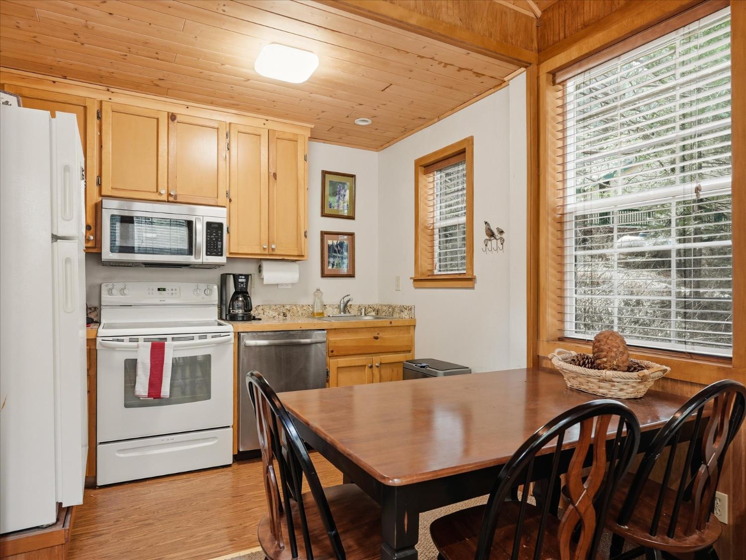 7739 Black Pine, Fish Camp, CA 93623