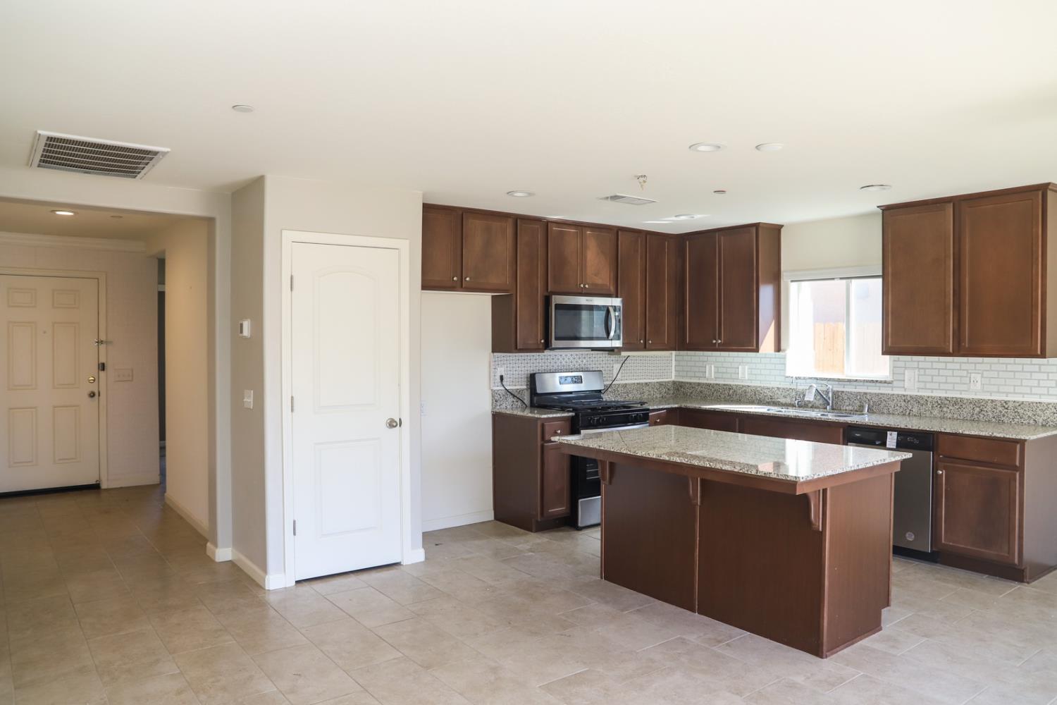 2035 W Chianti Way, Hanford, CA 93230