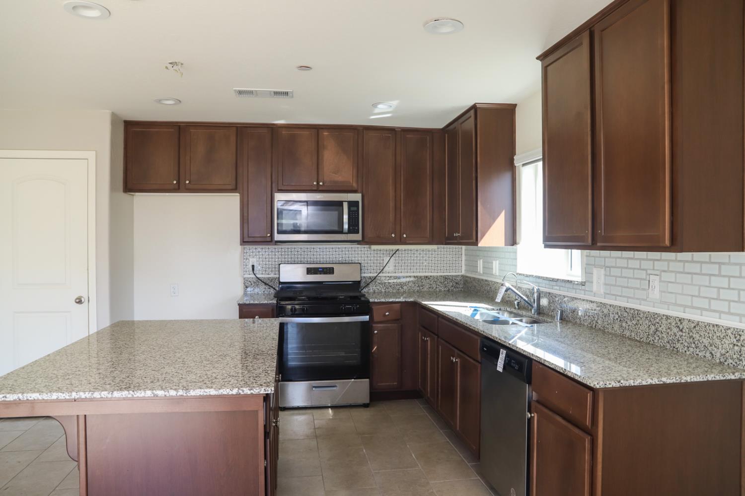 2035 W Chianti Way, Hanford, CA 93230