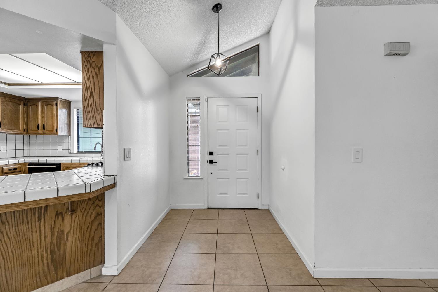 1718 Ash Ave, Clovis, CA 93611