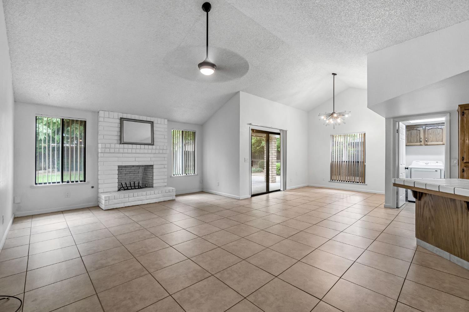 1718 Ash Ave, Clovis, CA 93611