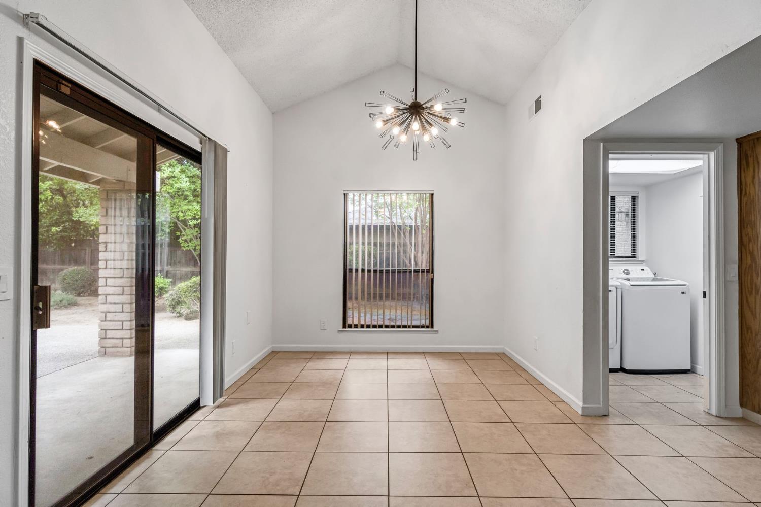 1718 Ash Ave, Clovis, CA 93611