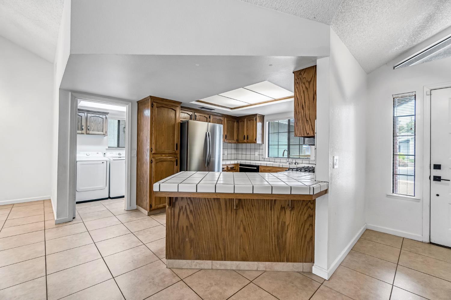 1718 Ash Ave, Clovis, CA 93611