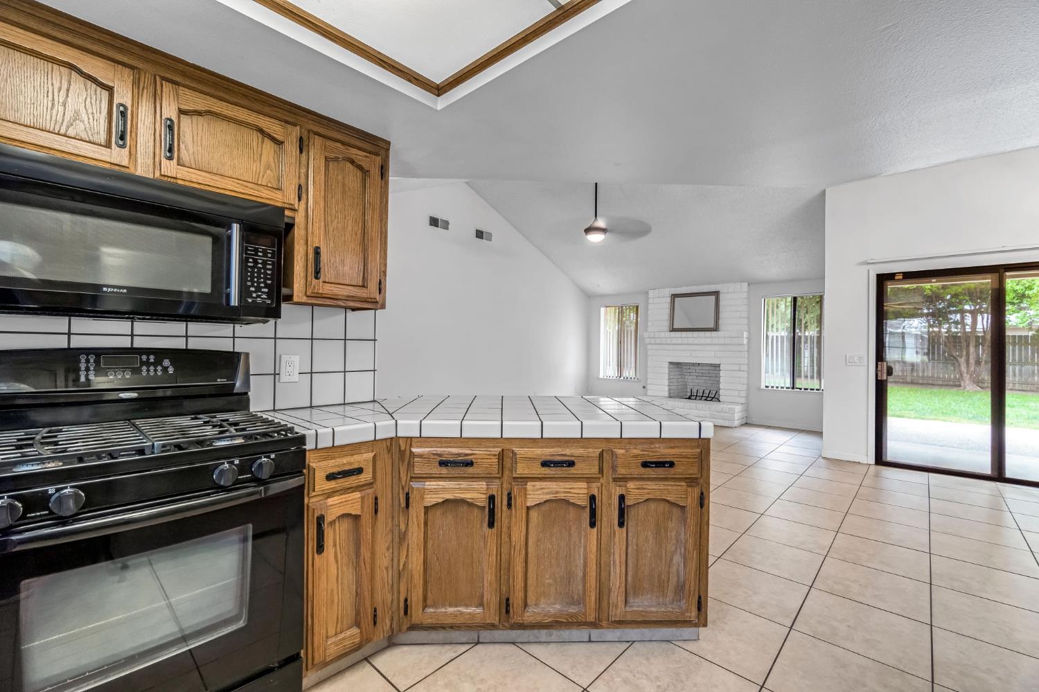 1718 Ash Ave, Clovis, CA 93611