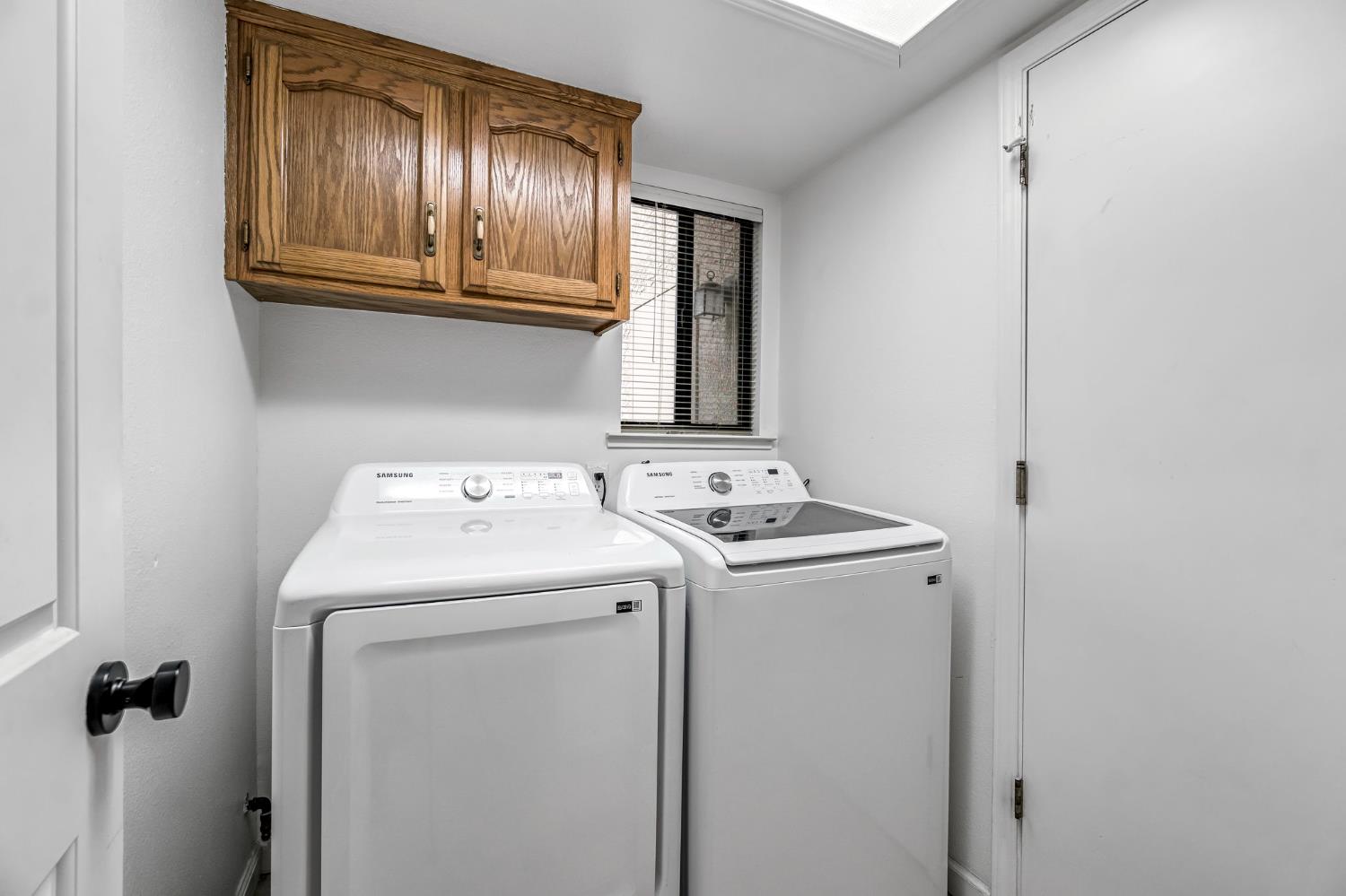 1718 Ash Ave, Clovis, CA 93611