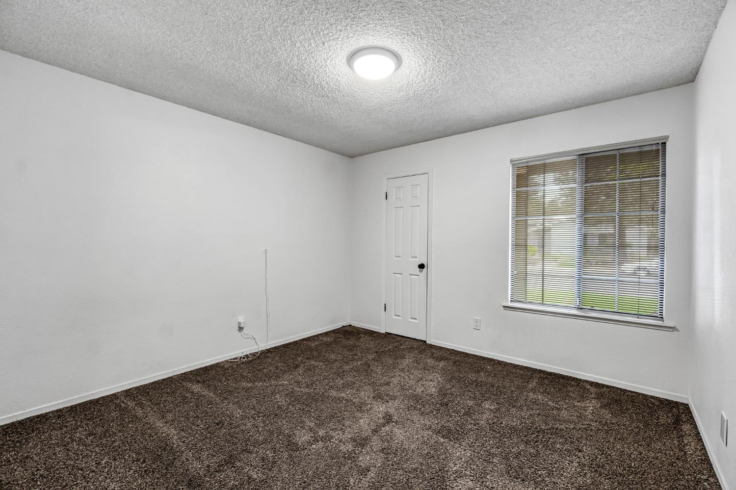 1718 Ash Ave, Clovis, CA 93611