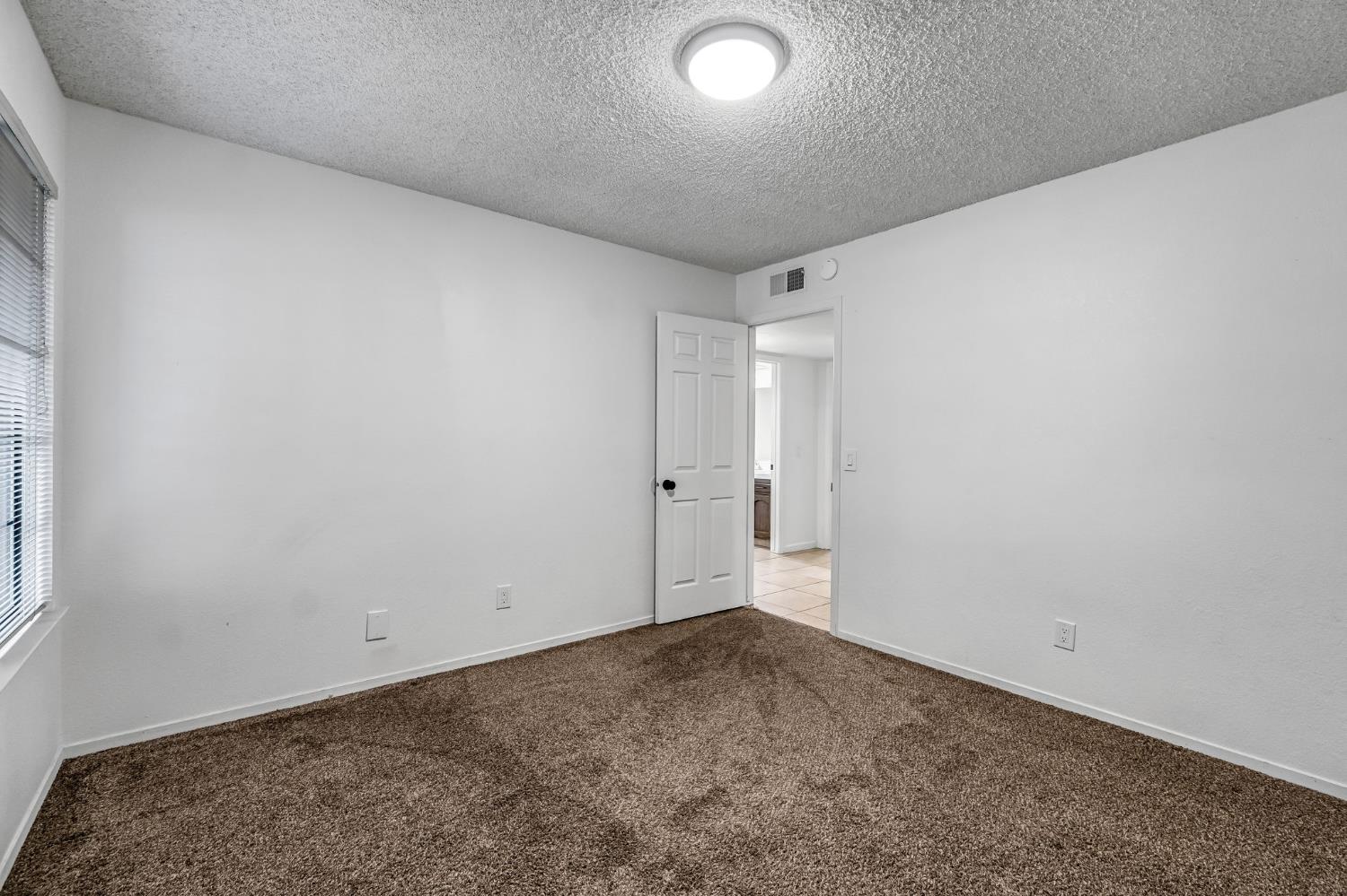 1718 Ash Ave, Clovis, CA 93611