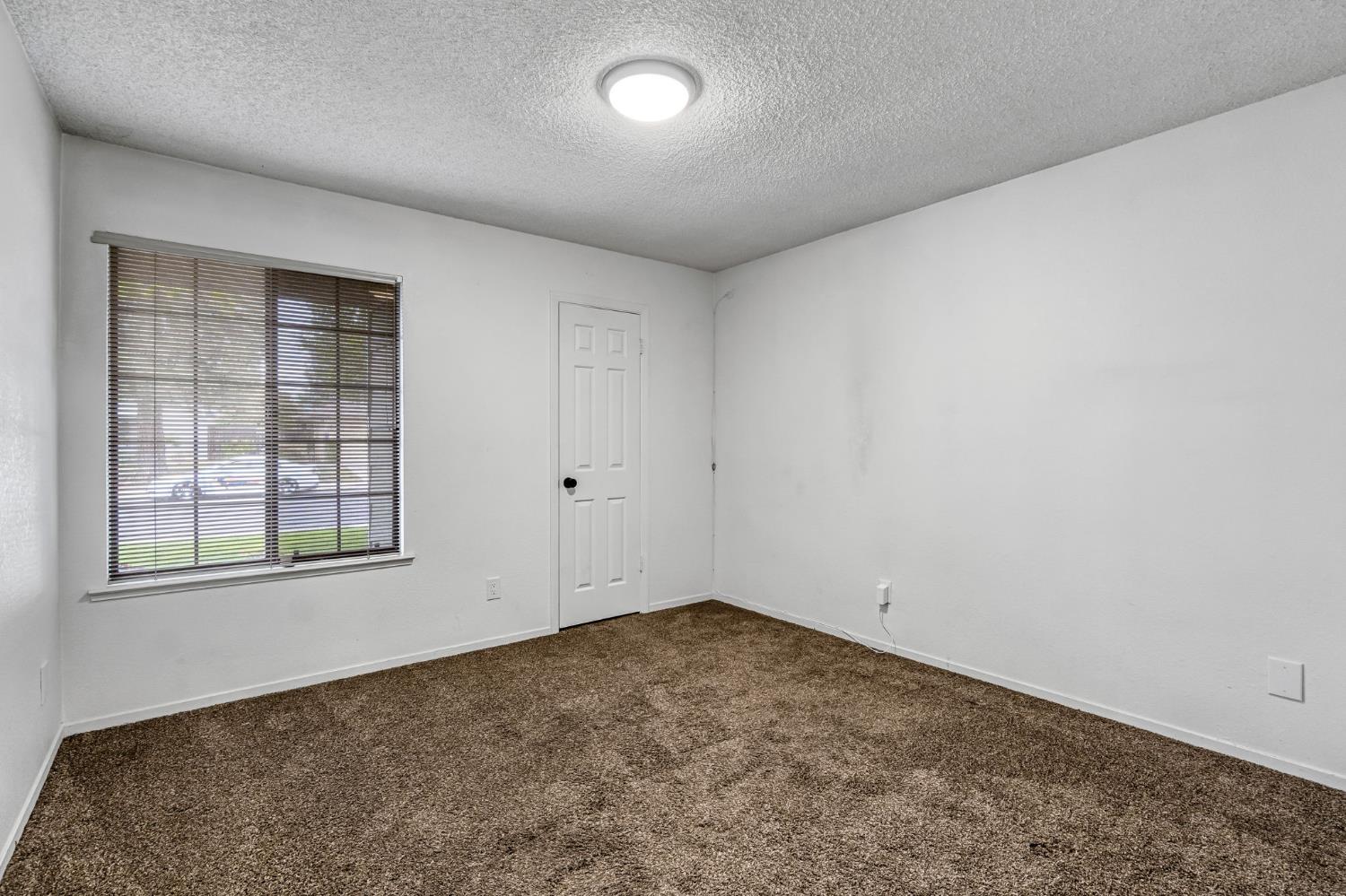 1718 Ash Ave, Clovis, CA 93611