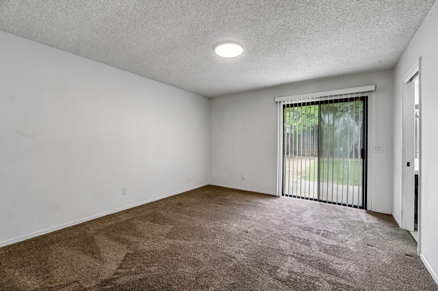 1718 Ash Ave, Clovis, CA 93611