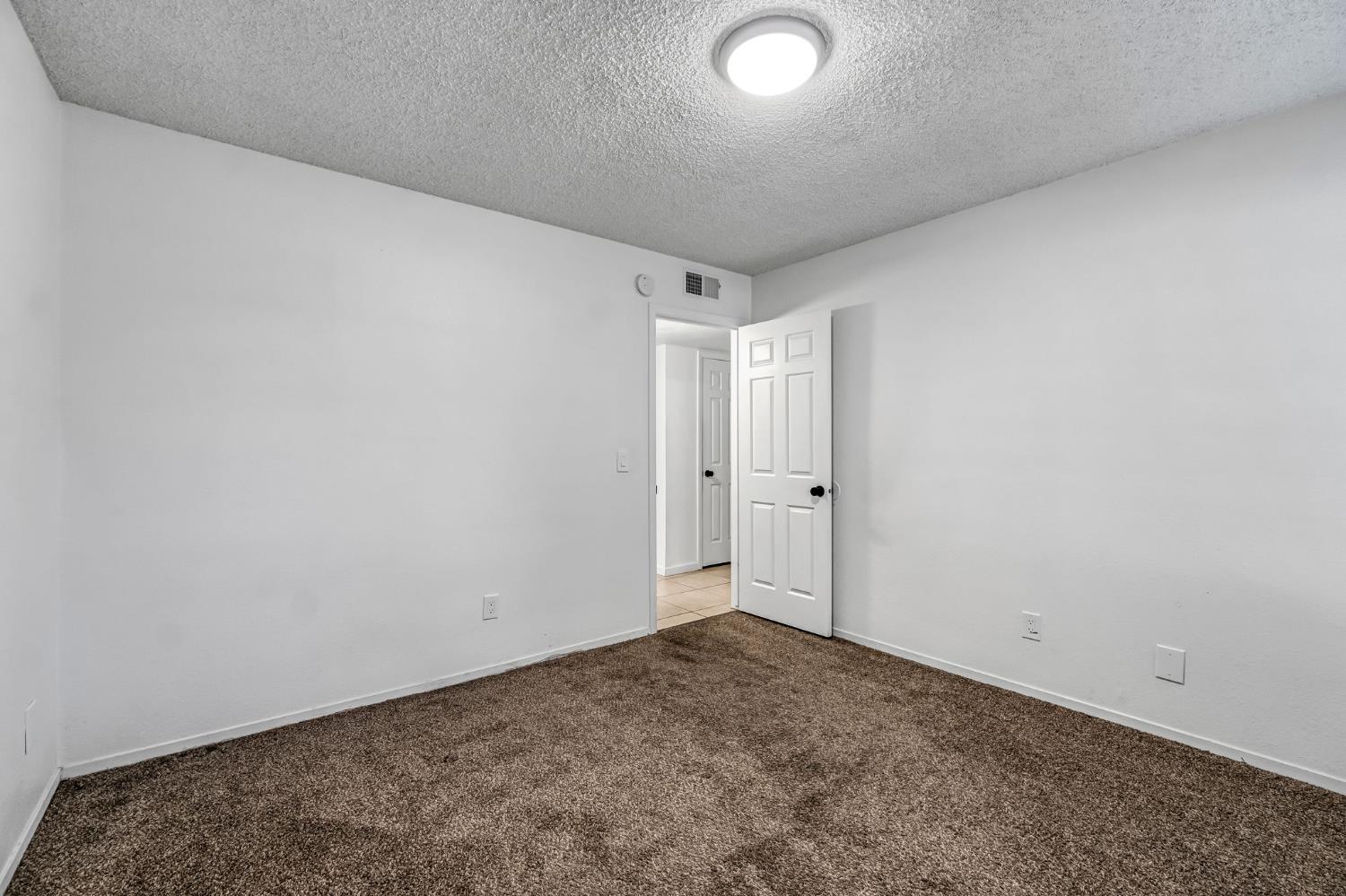 1718 Ash Ave, Clovis, CA 93611