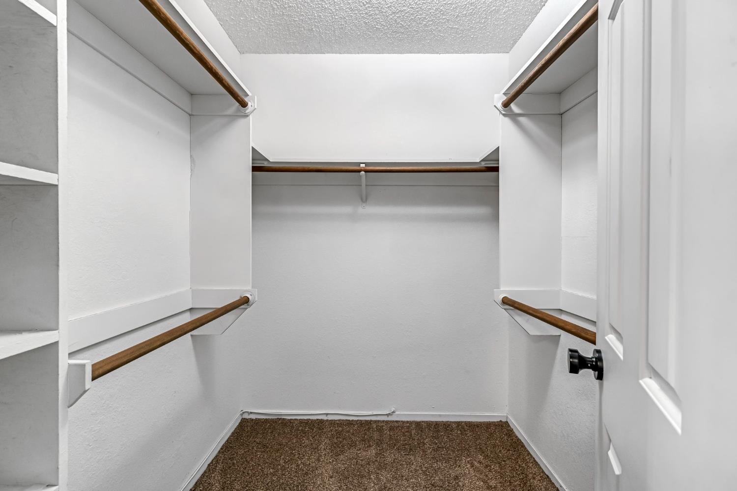 1718 Ash Ave, Clovis, CA 93611