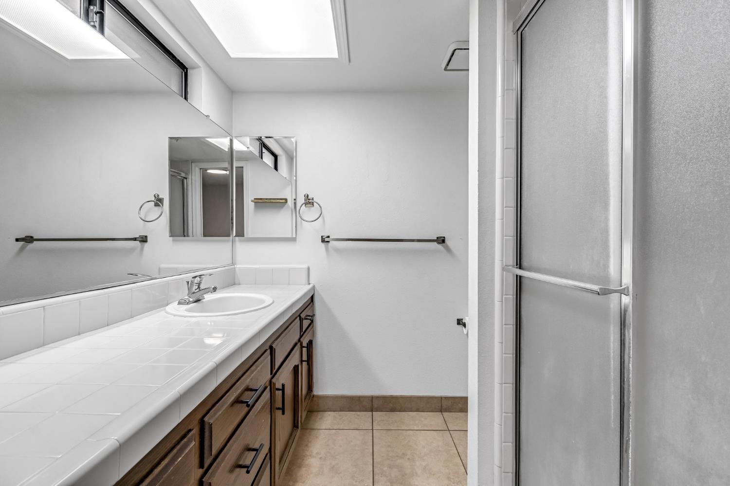 1718 Ash Ave, Clovis, CA 93611