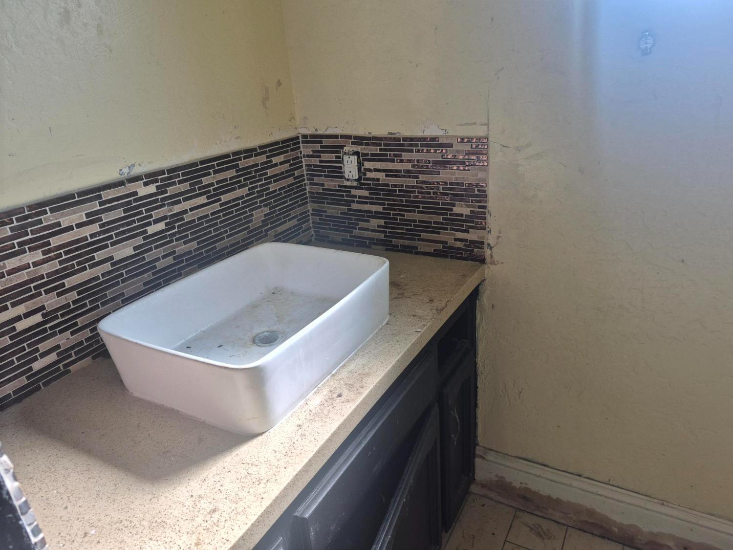 6136 E Church Ave, Fresno, CA 93727