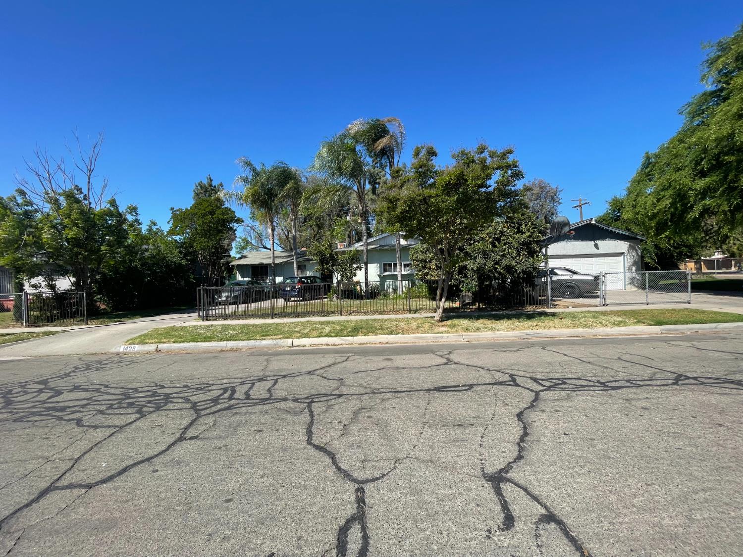 1428 S Sierra Vista Ave, Fresno, CA 92702