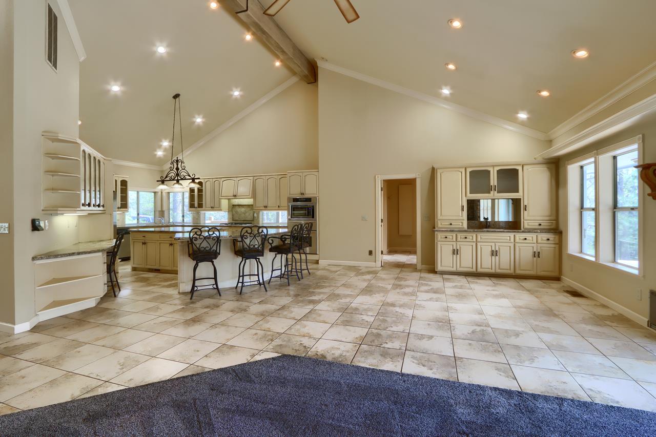 46580 Vista Del Rio Dr, Oakhurst, CA 93644