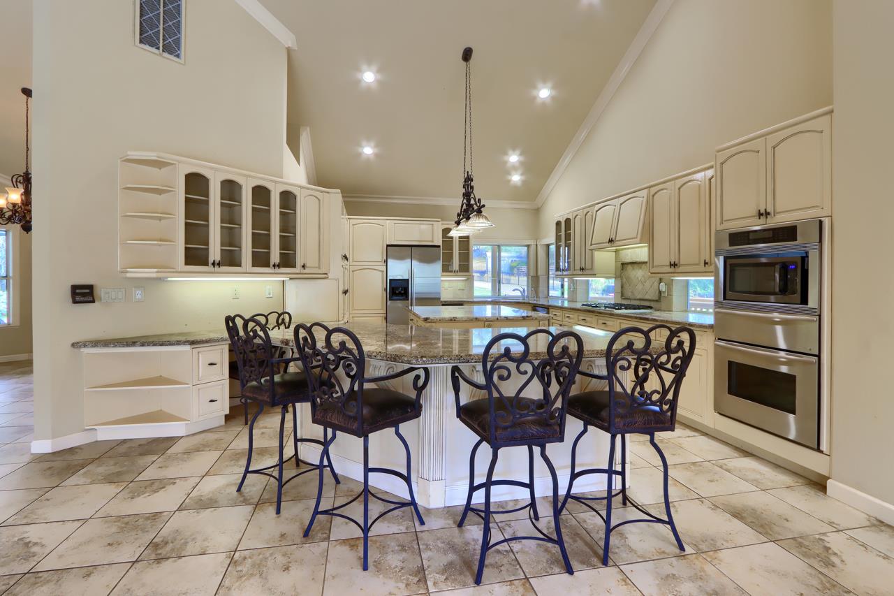 46580 Vista Del Rio Dr, Oakhurst, CA 93644