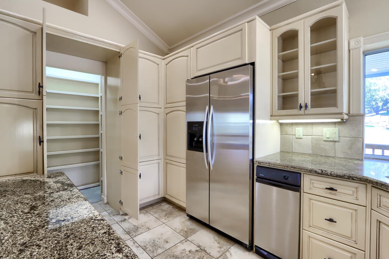 46580 Vista Del Rio Dr, Oakhurst, CA 93644