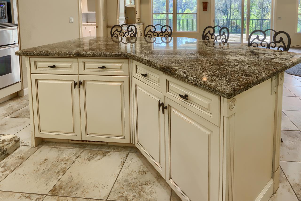 46580 Vista Del Rio Dr, Oakhurst, CA 93644