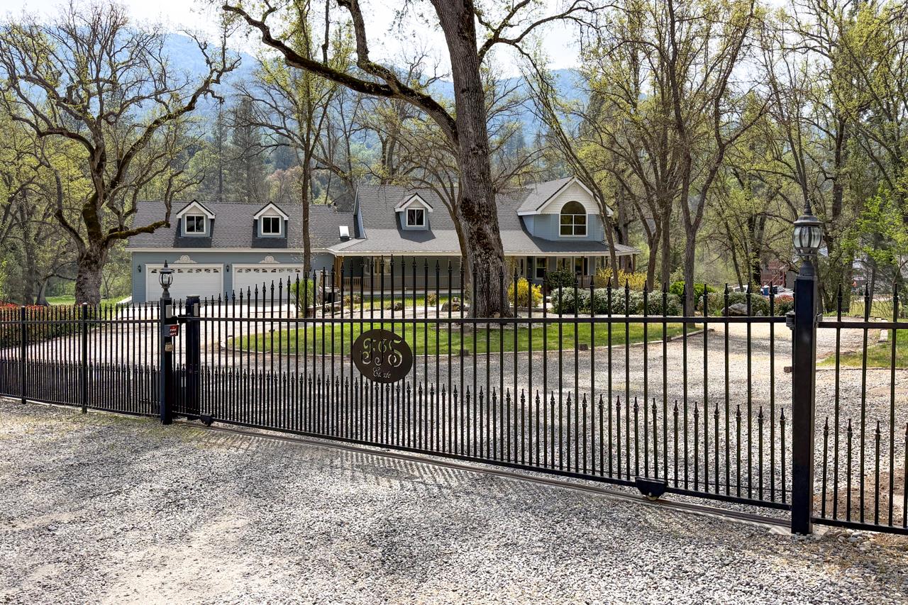 46580 Vista Del Rio Dr, Oakhurst, CA 93644