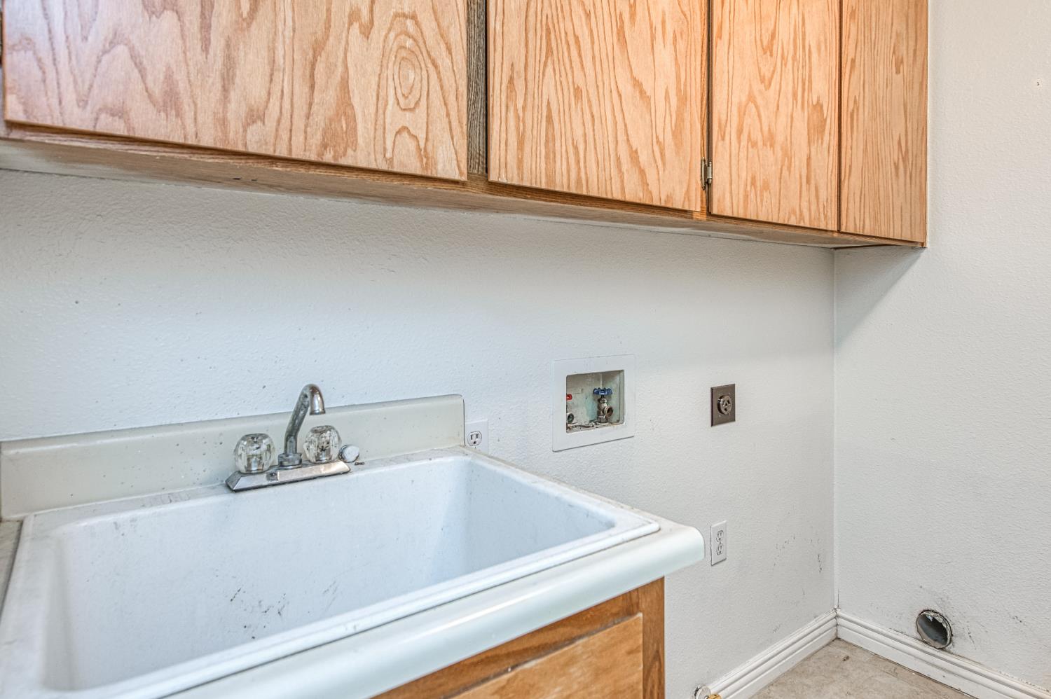 1323 Oak Ave, Clovis, CA 93611