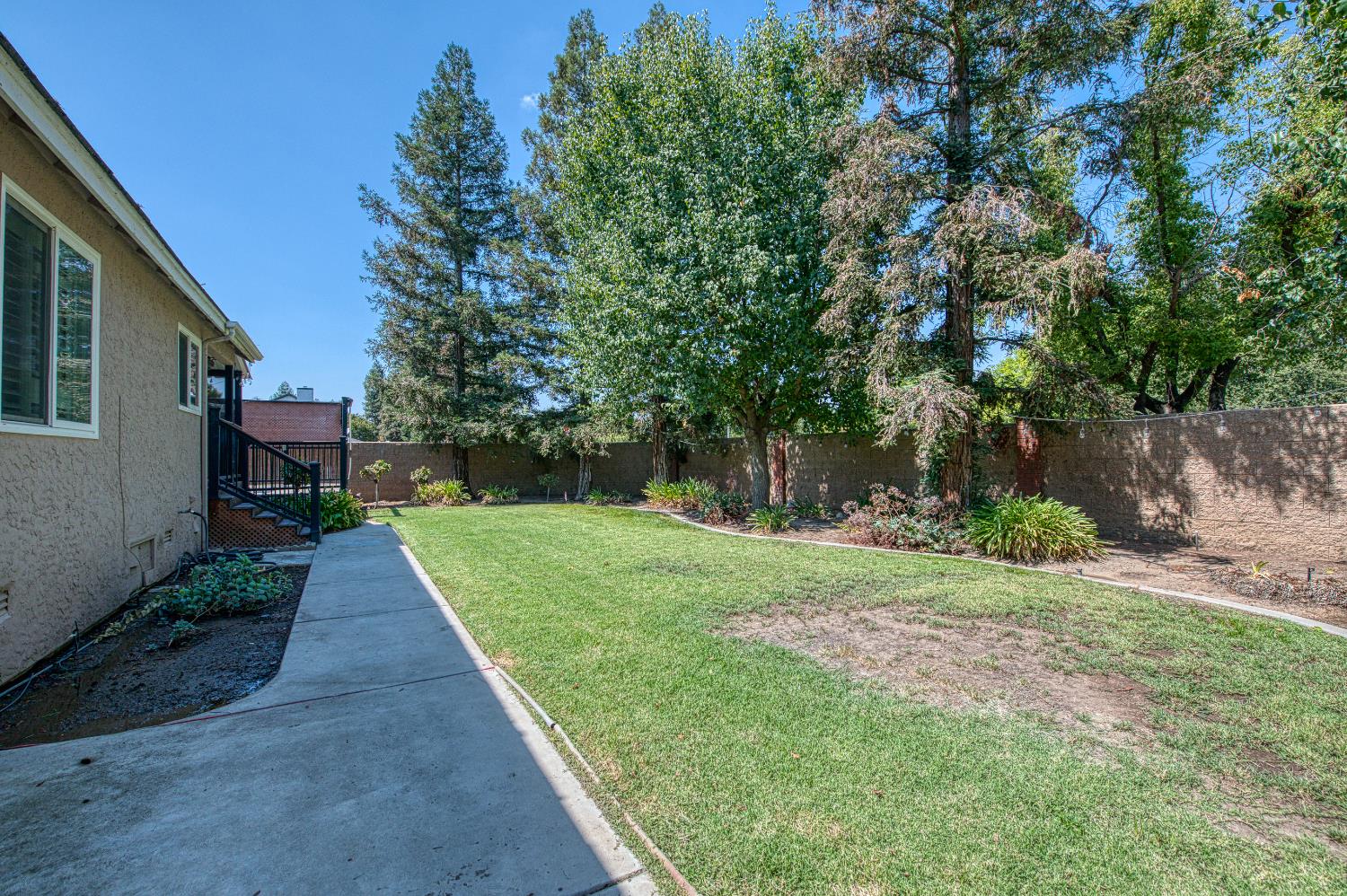 1323 Oak Ave, Clovis, CA 93611