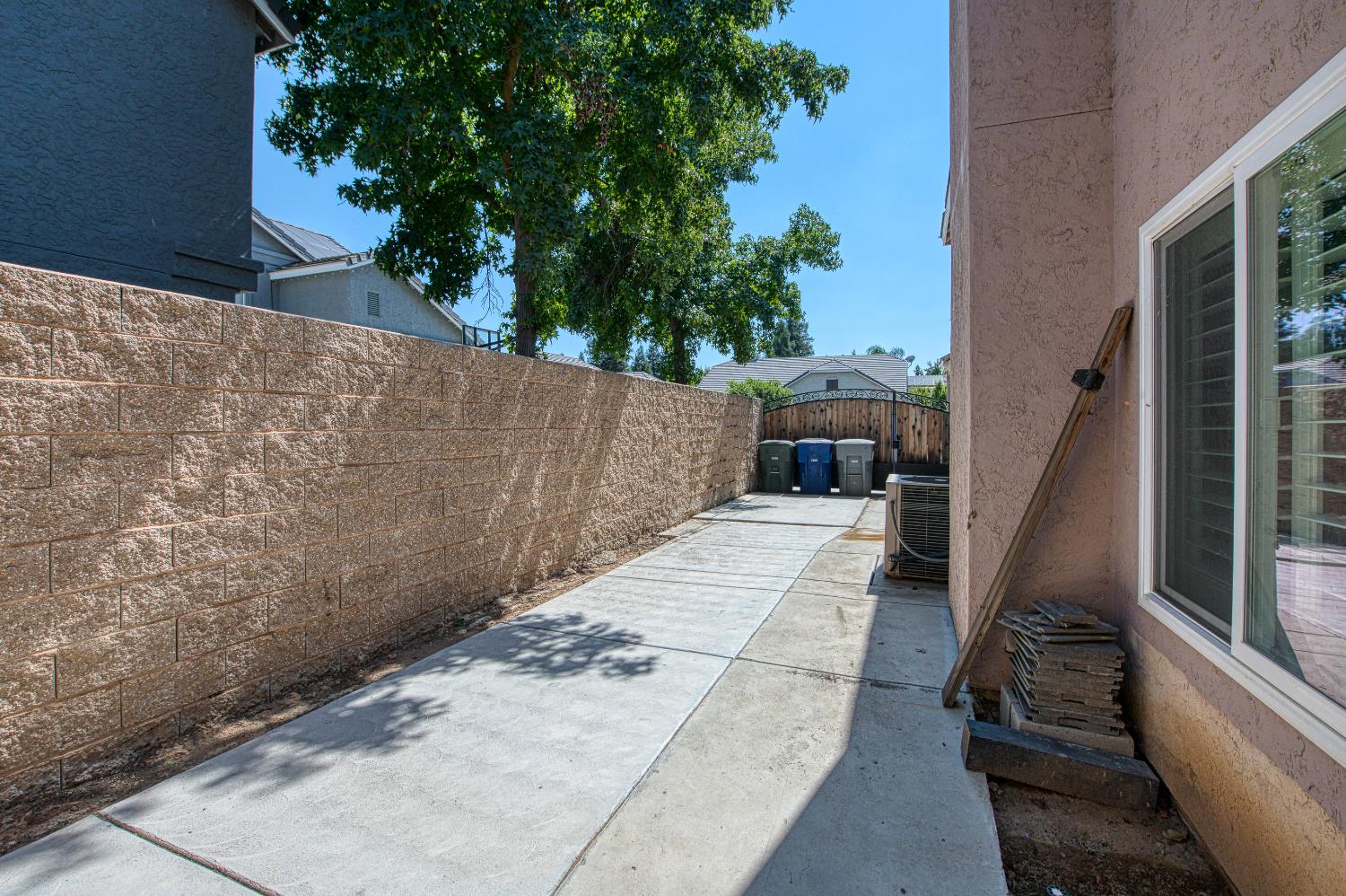 1323 Oak Ave, Clovis, CA 93611